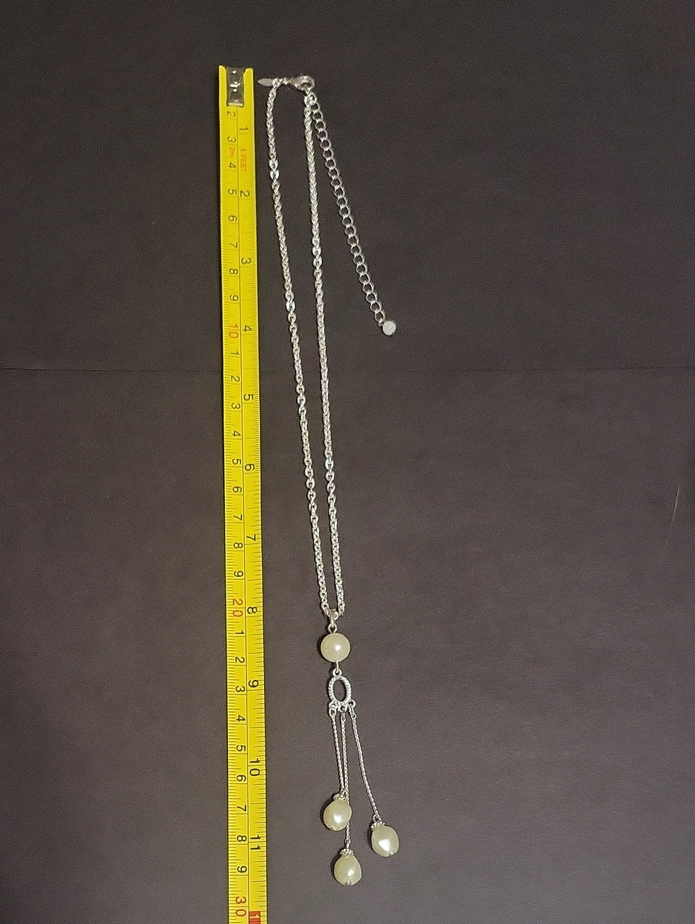 Faux pearl necklace and earrings set - Picture 5 of 5